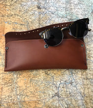 Load image into Gallery viewer, Leather U case